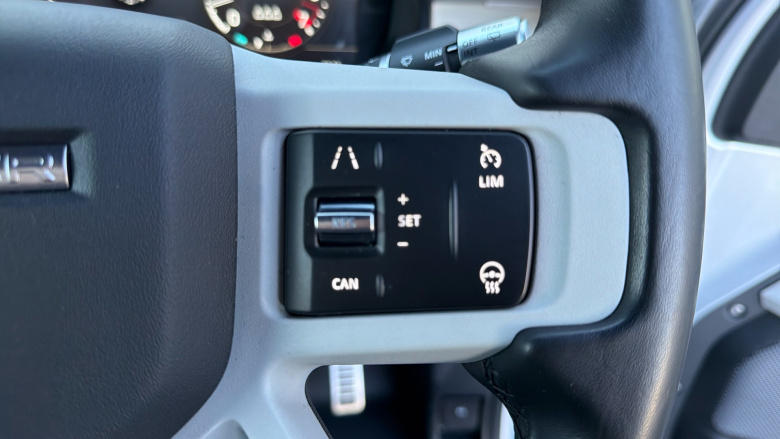 Land Rover Defender 2.0 P300 SE 90 3dr Auto Petrol Estate